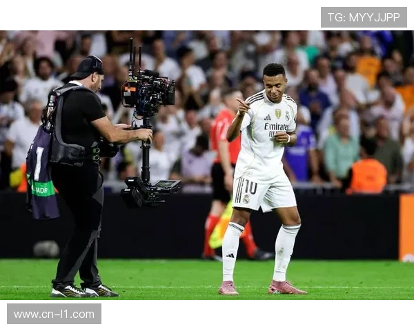 皇马进攻组合重现威力：贝林厄姆前插、罗德里戈内切与姆巴佩终结的战术解析。